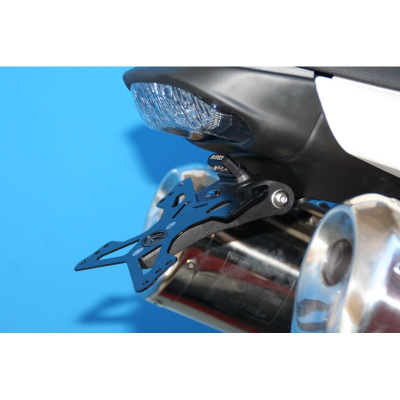 PASO DE RUEDA RECAMBIO PARA SOPORTE MATRÍCULA TRIUMPH SPEED TRIPLE 2008-2010