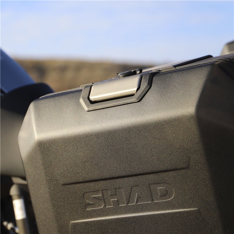 MALETA IZQUIERDA ALUMINO SHAD TERRA BLACK 36L